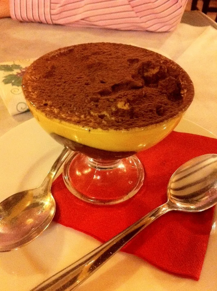 Snapdishの料理写真:Italian tiramisu in Rome|🍓Jolejo🍓さん