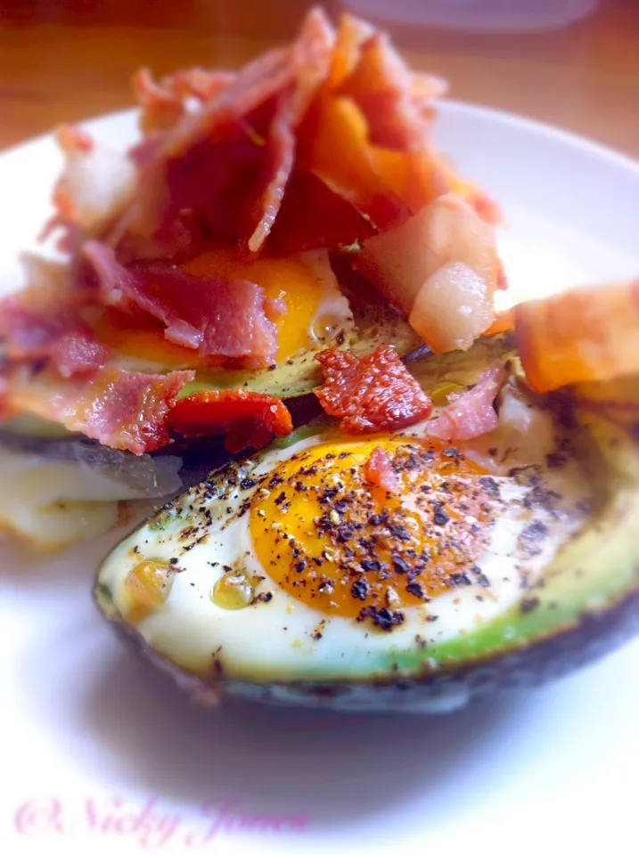 Avocado and egg bake cups with bacon|Nicky Jonesさん