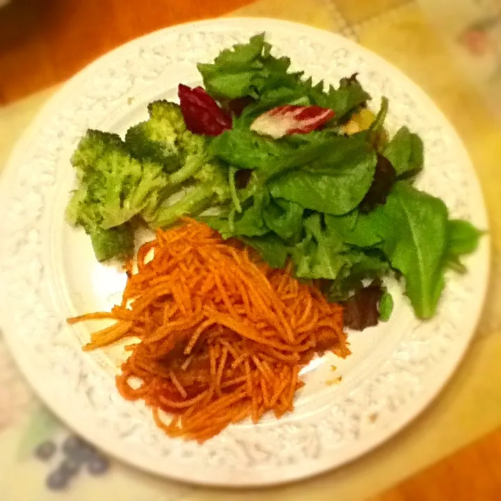 Pasta, salad & broccoli|Sai linさん