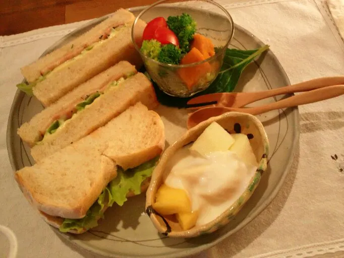 Snapdishの料理写真:この前地元で遊んで、友達と食べたランチ(^^)
めっちゃ癒されるカフェでした☆
幸せ(*´▽｀*)|ゆーなさん