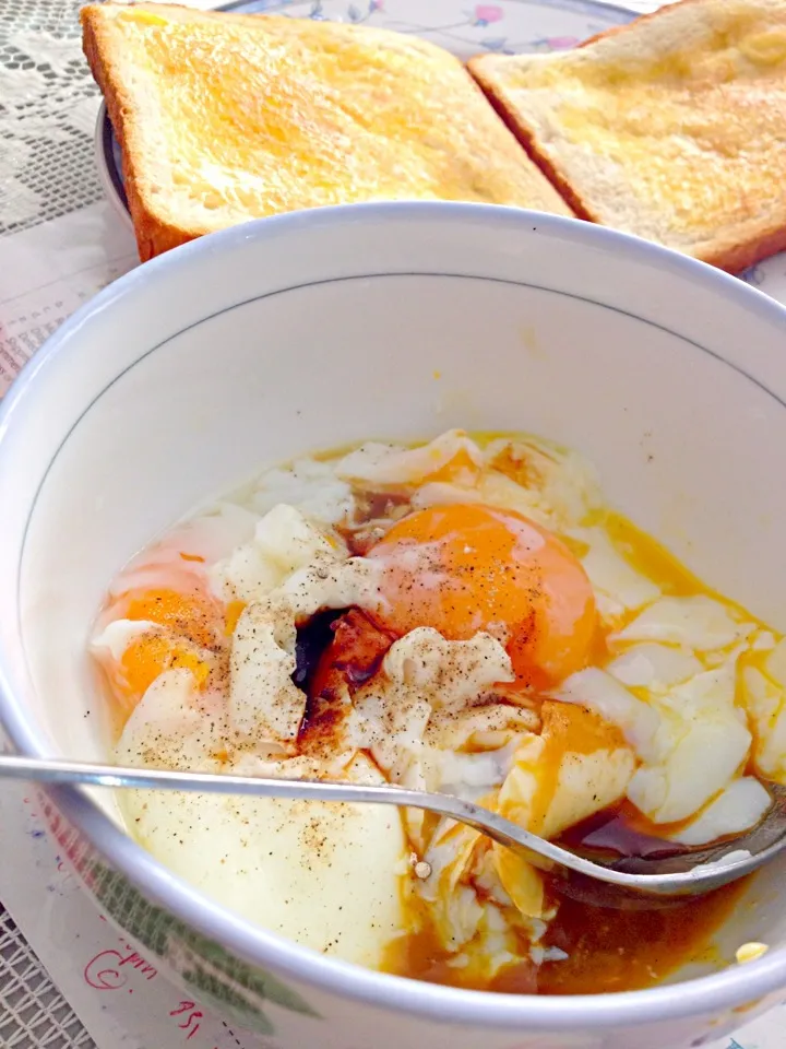 Half boiled eggs and toasts|prissyさん