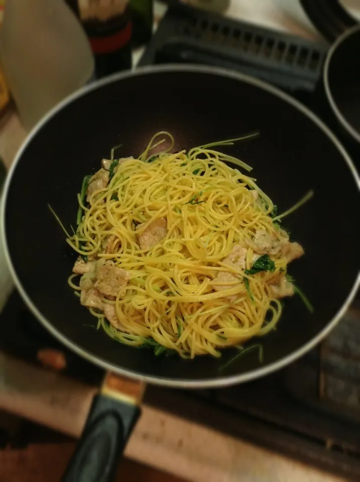 Snapdishの料理写真:豚肉と水菜の柚子胡椒パスタ|廣瀬真奈美さん