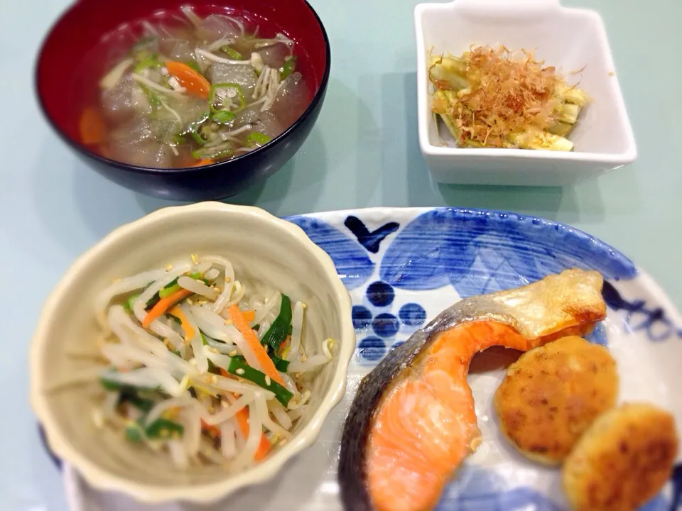 塩シャケ・おからと豆腐のナゲット・モヤシと人参とニラのナムル・蒸しナス・冬瓜と野菜いっぱいスープ|こころさん