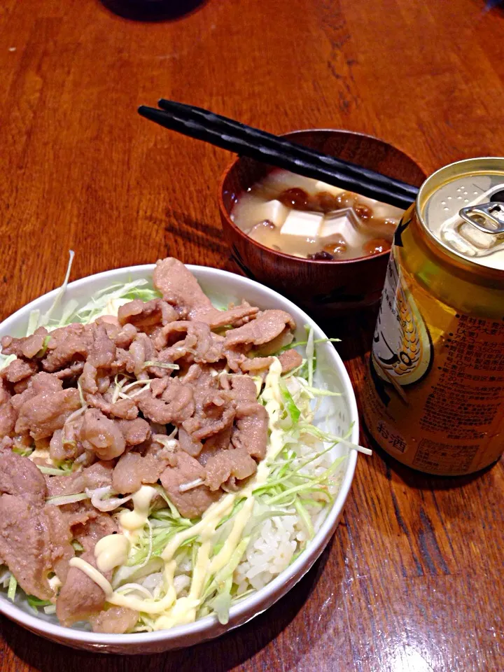 豚丼とナメコと落葉の味噌汁|りょうさくさん