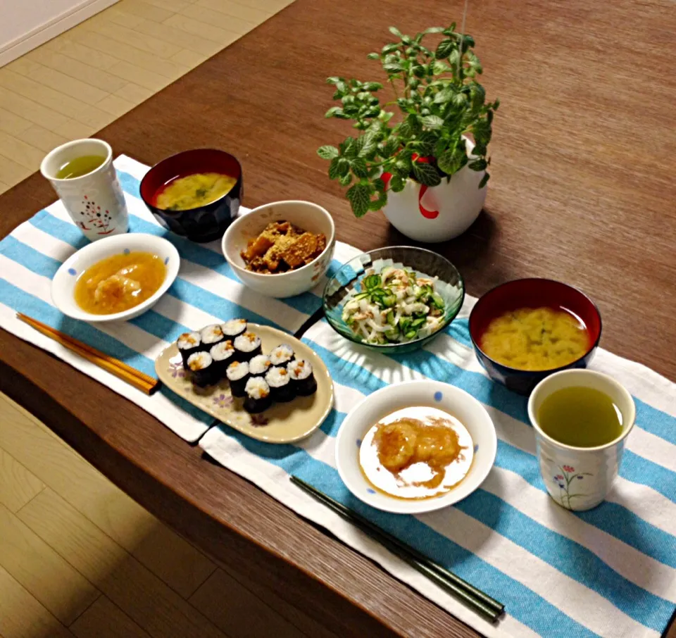 蓮根まんじゅうのあんかけ、納豆巻き、豚肉と蓮根のきんぴら、ツナサラダ、長ネギのお味噌汁|pentarouさん