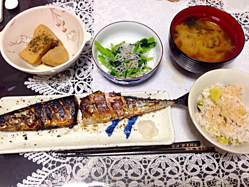 サンマの塩焼きとさつまいもご飯の晩ご飯|やすさん