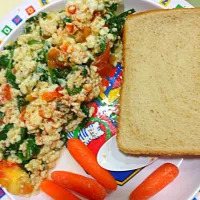 Egg whites, spinach & tomato with carrot & 1 slice of wheat bread|Graceさん