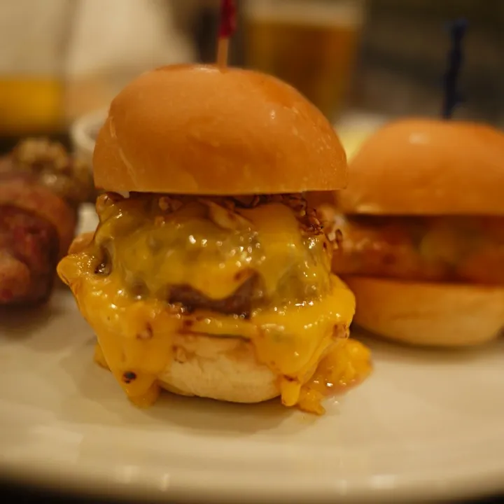 ナッツチーズバーガー|イノウエシンゴさん