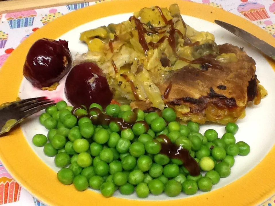 Mushroom pie with peas and beetroot|Alan (Fred) Pipesさん