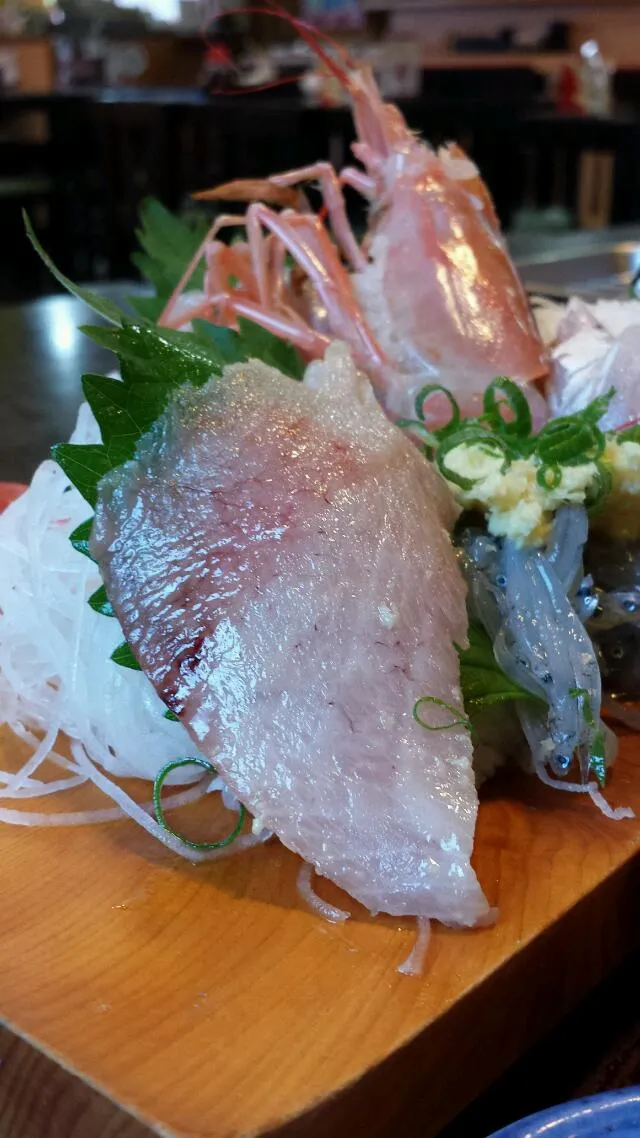 【沼津港 どんむす】刺身の盛り合わせ♪|うめロクさん