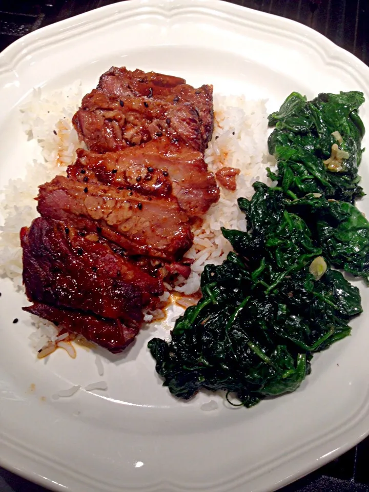 Beef short ribs simmered in Kalbi sauce over Jasmine rice with garlic spinach.|Emmie Pizarroさん