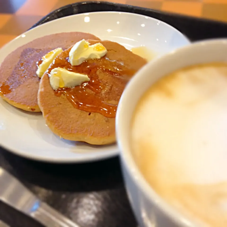 クルミとバナナのパンケーキ&カプチーノはドライで|西山 哲明さん