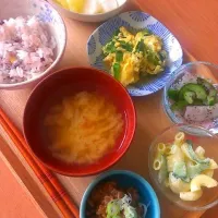 Snapdishの料理写真:朝ごはん今日は和食で♪*|すみれさん