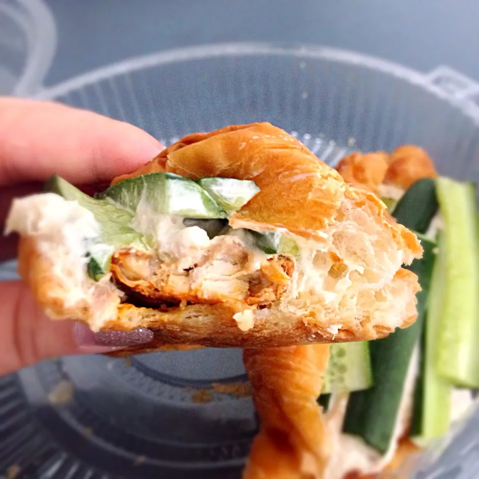 Wasabi Mayonnaise Tuna + Sautee Spice Chicken Breast + Cucumber Croissant Sandwich|Genie Cullenさん