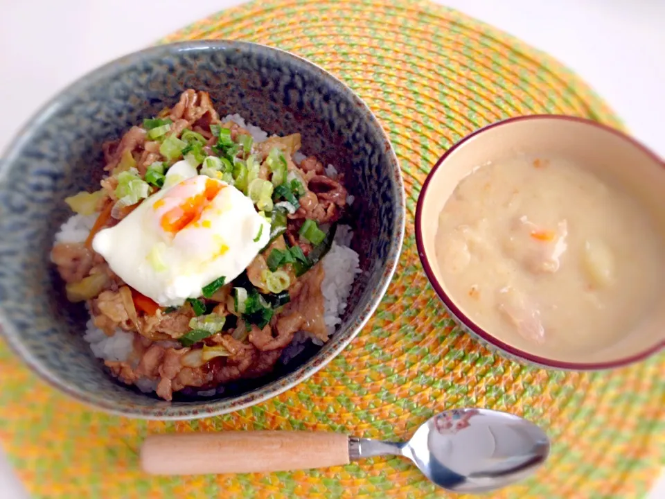 Snapdishの料理写真:お昼ご飯♡豚肉と野菜の甘辛丼、シチュー♡|yuiさん