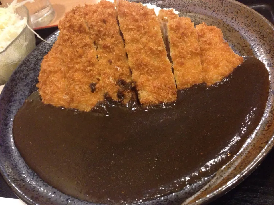 イカ墨系のカツカレー。|たけうちさん