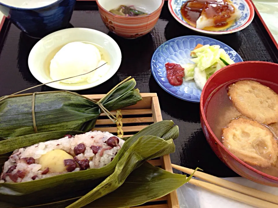 Snapdishの料理写真:笹巻きおこわ定食|totoさん