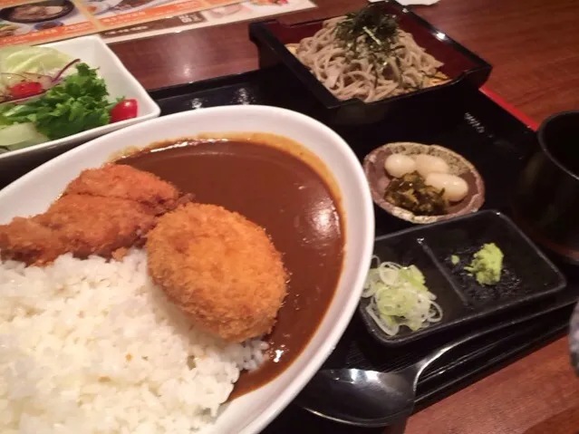 Snapdishの料理写真:カツカレー&そば定食を頂きました。|momongatomoさん