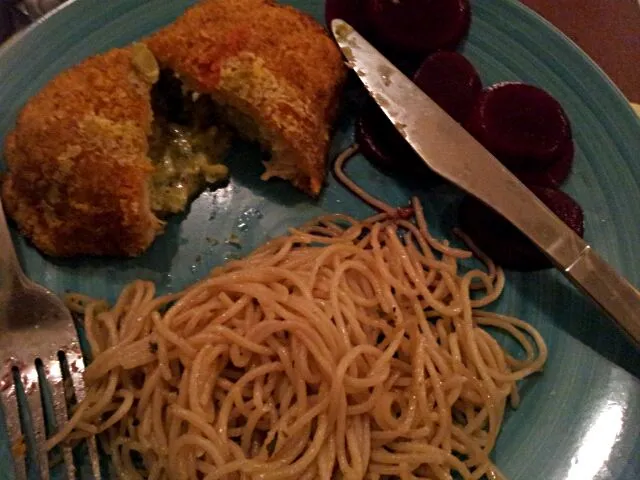 Broccoli stuffed chicken noodles and beets|d. pattpersonさん