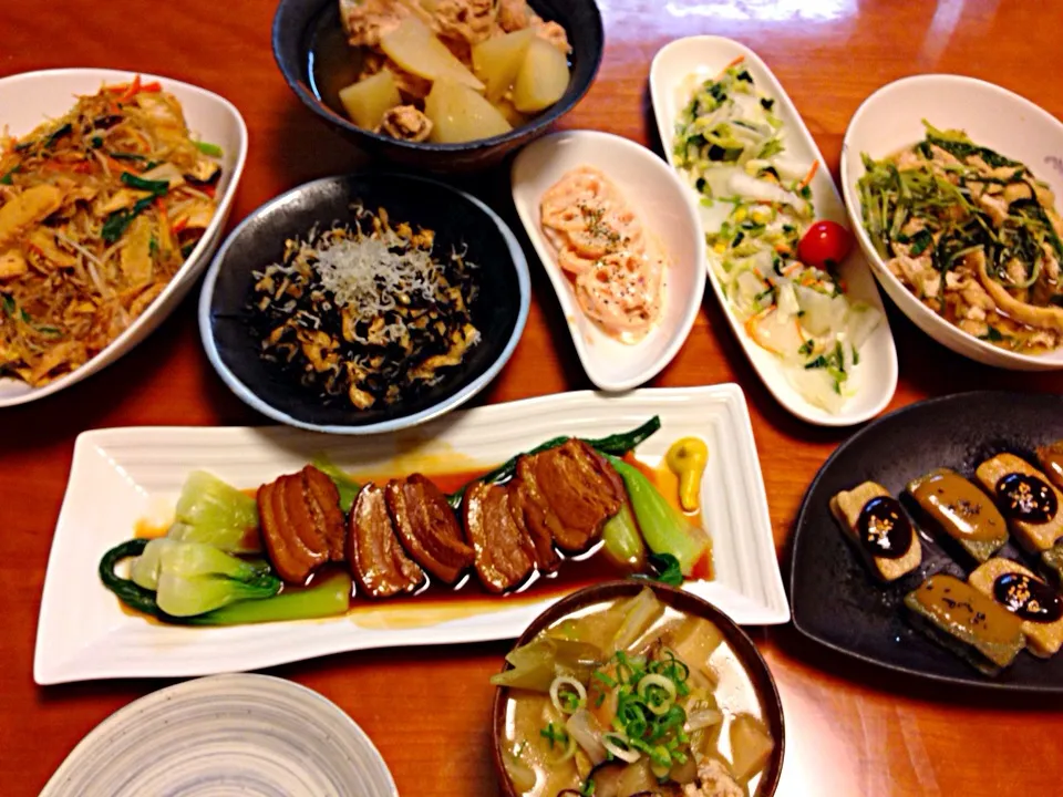 豚角煮  チャプチェ  鶏と大根の炊いたん  生麩田楽  ヒジキと切干し大根の煮物  具たくさん味噌汁  …|みゆさん