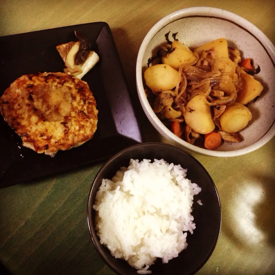 Snapdishの料理写真:れんこん豆腐ハンバーグ•肉じゃが|yocoさん