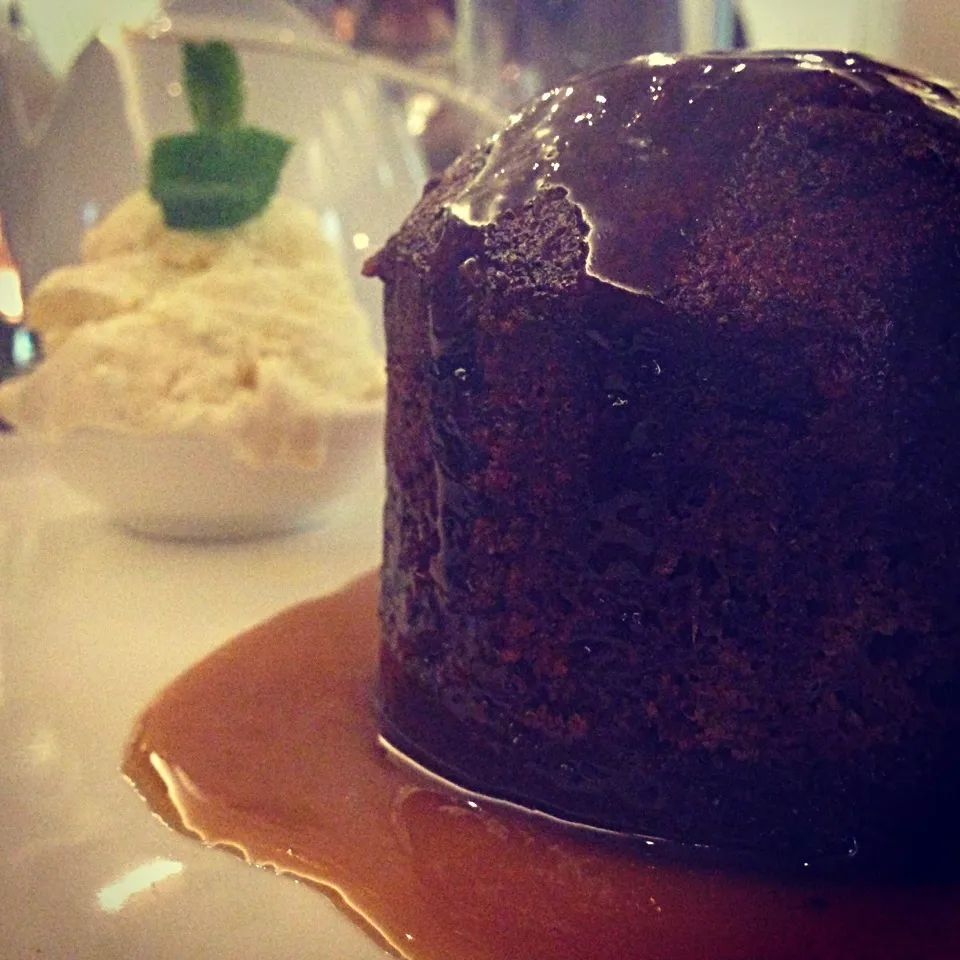 Sticky date pudding with house made vanilla bean ice cream|juicysfoodpornさん