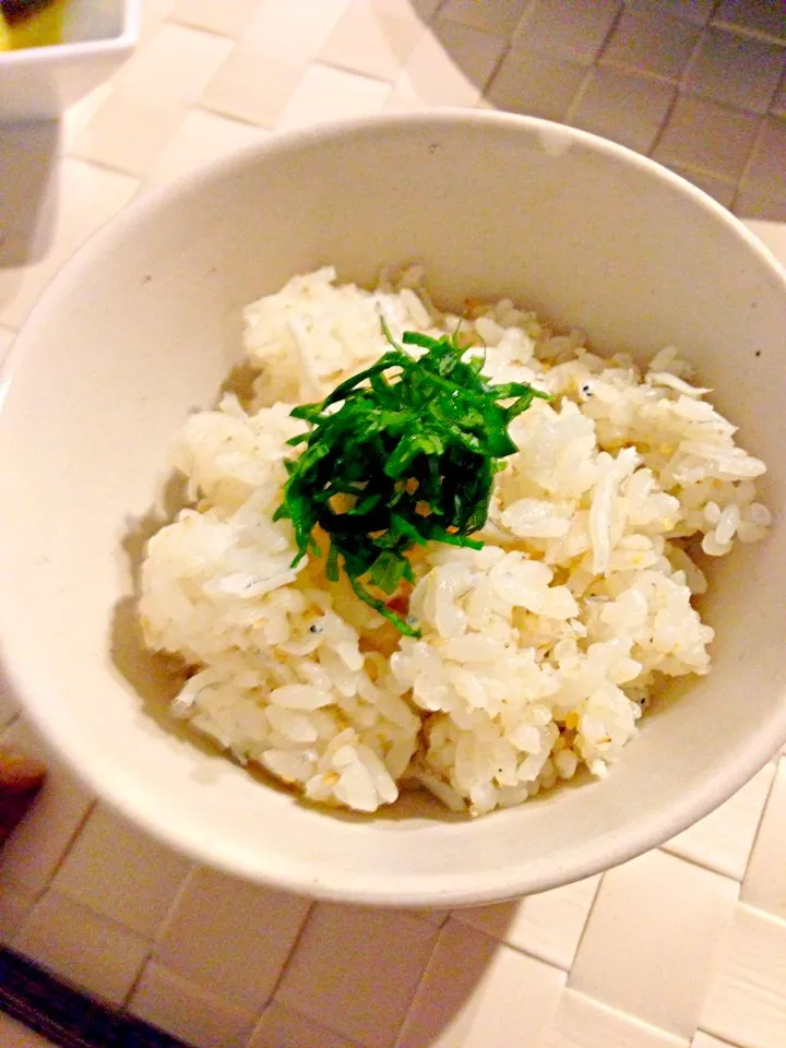 しらすと生姜、胡麻の混ぜ御飯🍚|まみりんごさん