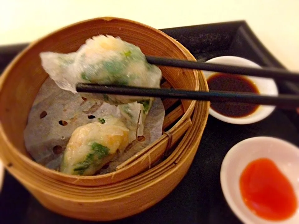 Snapdishの料理写真:Shrimp&Chinese chive steamed dumpling|Yayoweさん