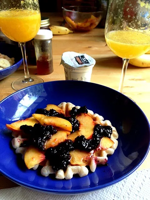 Snapdishの料理写真:Vegan waffle with organic peaches and wild Maine blueberries, and mimosas :)|georgianaさん