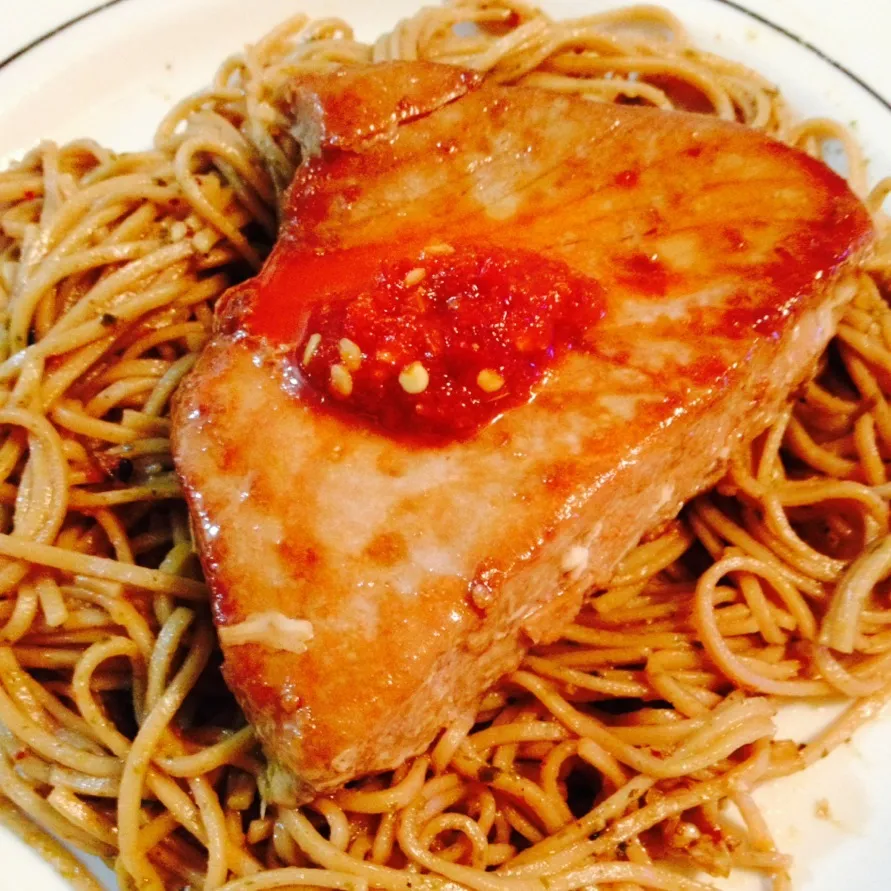 Snapdishの料理写真:Marinated Tuna Steak over Seasoned Soba Noodles|http://melissasmenu.wordpress.com/さん