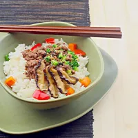 Snapdishの料理写真:Korae bowl of rice topped with beef|차윤창さん