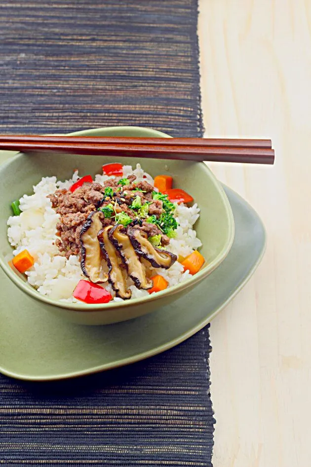 Snapdishの料理写真:Korae bowl of rice topped with beef|차윤창さん