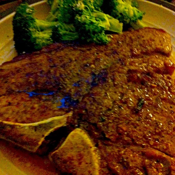 T bone steak with broccoli|virginia frasseさん