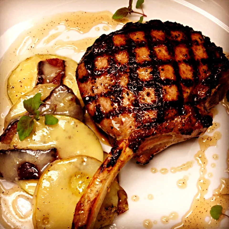 Pork chop, apple, potato, swiss, coffee gastrique|andrew franciscoさん