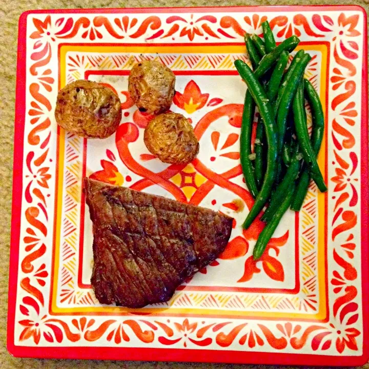 Steak, shallot & green beans & grill roasted potatoes|ablasek17さん