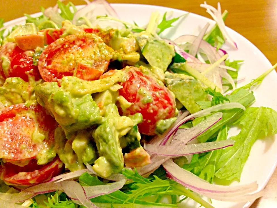 アボカドとやさい達のワサビマヨ和えサラダ🍅🍴|かずみさん