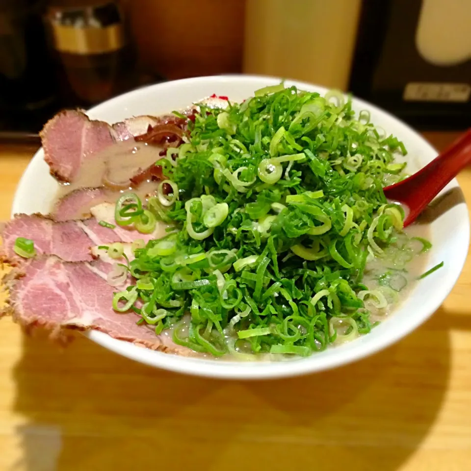 Snapdishの料理写真:鎌ヶ谷 麺や 木蓮  肉ねぎ増し豚そば|nanpuuさん