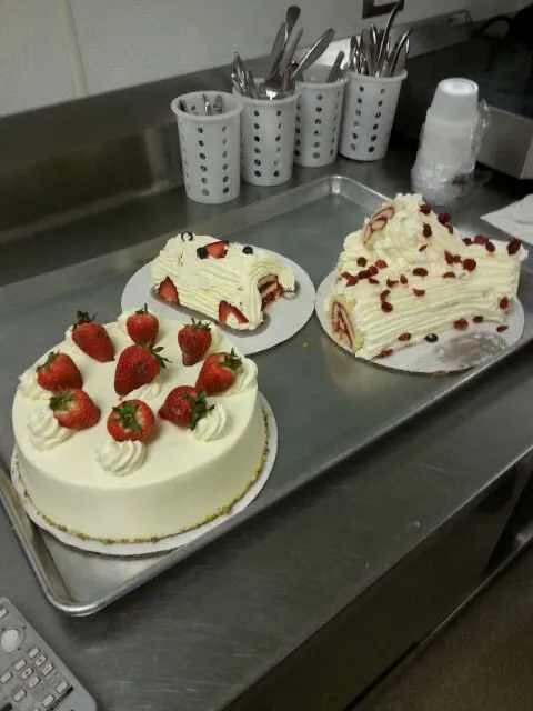 Snapdishの料理写真:few cakes from the Bakers classes in my school Le Cordon Bleu in Boston|Tjay Princeさん