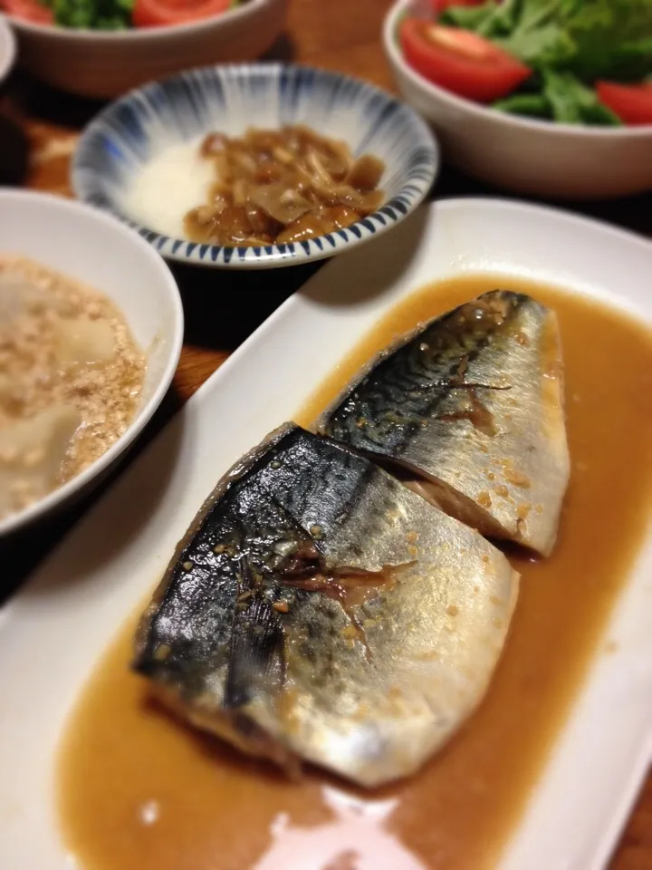 鯖味噌煮、里芋そぼろ煮、なめこおろし、ルッコラのサラダ|raku_darさん