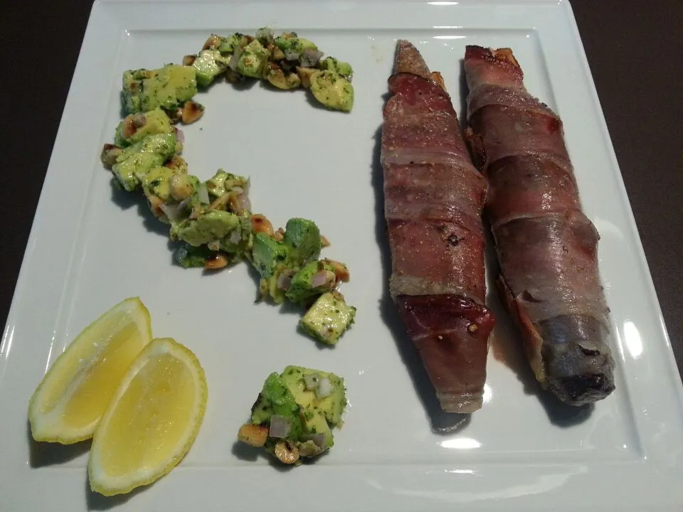 Bullet tuna wrapped in schinkenspeck with avocadosalad|Frank&Jolanda - Eteninbeeldさん