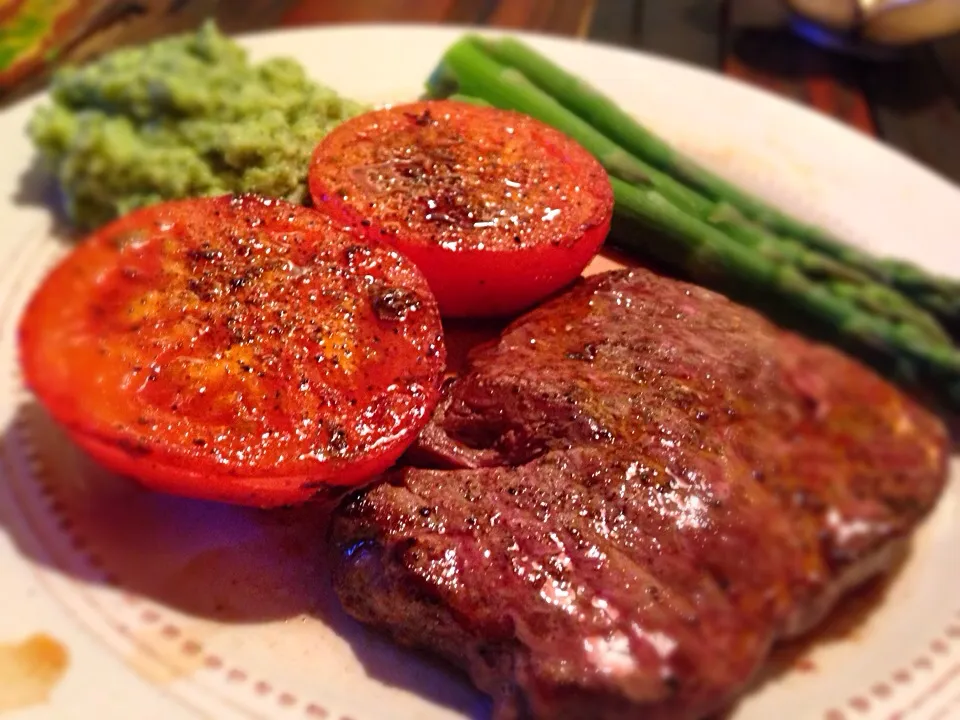 Entrecote, sweet potato, broccolistew, sugarpeas, tomato|adrianさん