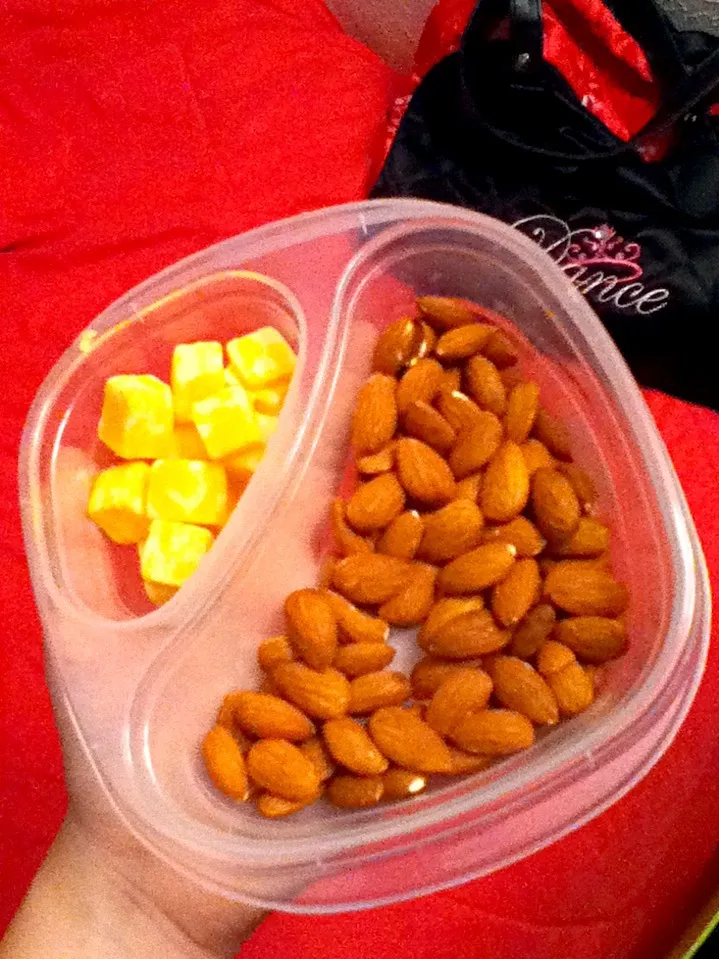 Almonds And Cheese !! :)|Laurenさん