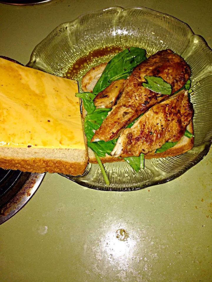 Chicken breast with tomato & spinach and cheese & wheat bread|Graceさん