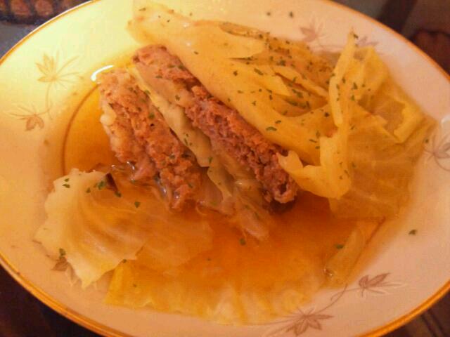キャベツと挽き肉のコンソメ煮
