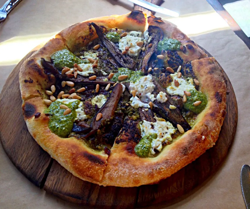 Honey roasted eggplant and goat cheese and pesto pizza|Sarah Mahoneyさん