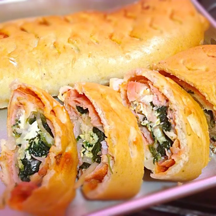 stromboli madness, lol! ( ham, spinach, eggs, cheese)|Len(^_−)−☆さん