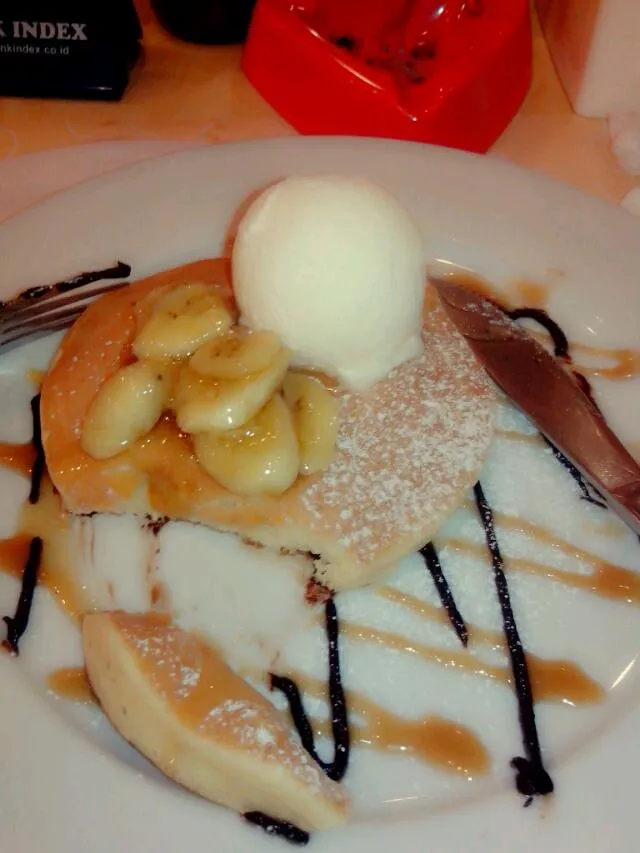 banana caramel pancake|indira dietyaさん