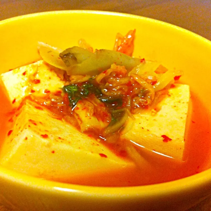 お豆腐とキムチと冷蔵庫の残り野菜 全部入れ鍋   ⁽⁽◟꒰◍˃◡ુོ˂꒱◞⁾⁾|桜生姜さん