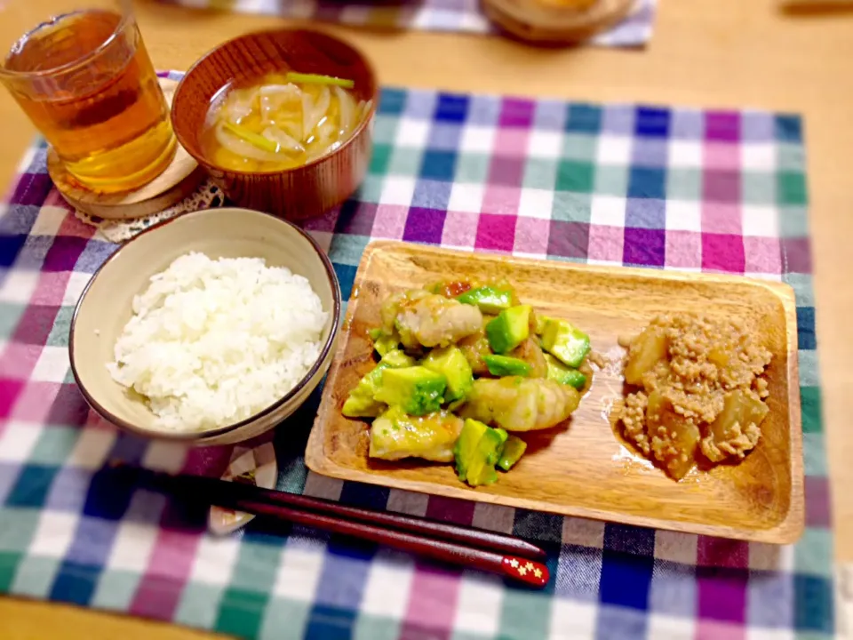 鶏肉とアボカドのレモンバター炒めと大根と挽肉のとろり煮|sayuさん