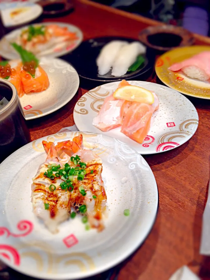 Snapdishの料理写真:Having sushi with my family★彡|もかもいさん